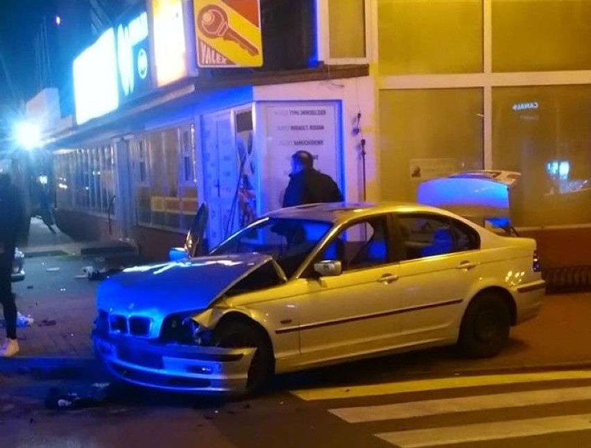 Nocna kraksa w centrum Wielunia. 19-latek stracił prawo jazdy [FOTO] 