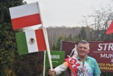 Wiesław Kopeć z Jastrzębia stworzył wyjątkową strefę kibica. Przygotował ją w swoim ogródku działkowym. Okazją Mistrzostwa Świata w Katarze