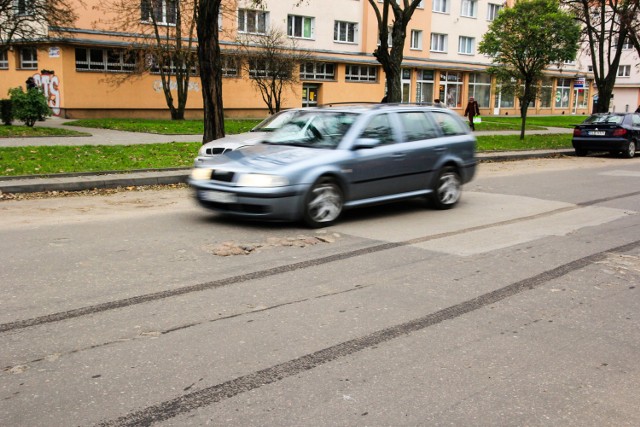 Czy skończy się omijanie przez kierowców dziur na ul. Konopnickiej