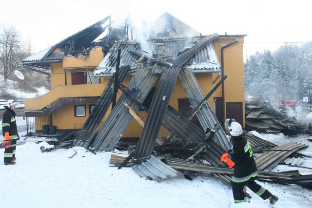 Ogień praktycznie unicestwił główny budynek ośrodka wypoczynkowego w Cieniawie