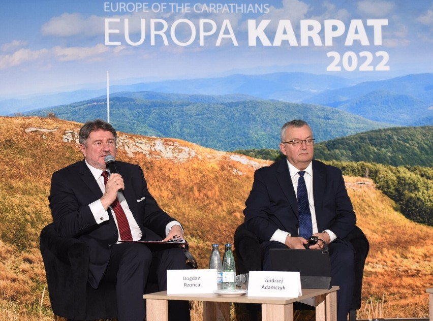 Rozwój komunikacji w Europie Środkowej i wojna na Ukrainie wśród sobotnich tematów Konferencji Europa Karpat w Krasiczynie [ZDJĘCIA] 