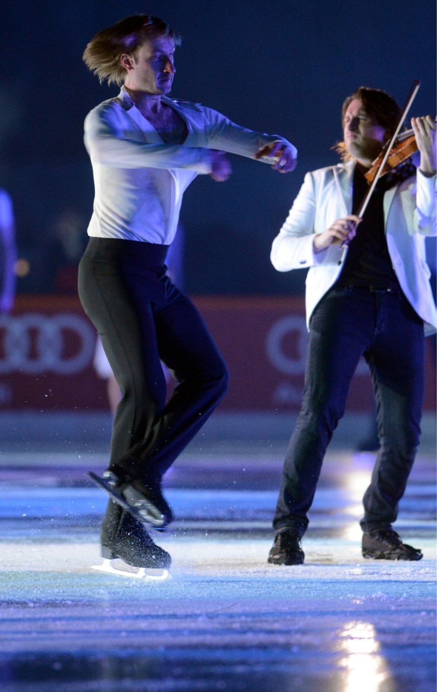 Kings on Ice. Popis łyżwiarskich umiejętności na Stadionie...