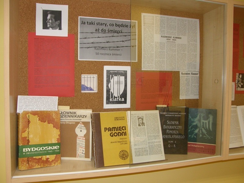 Miejska Biblioteka Publiczna Chojnice: Wystawa o autorze książki o ''chojnickim mordercy''