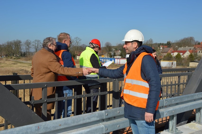 W poniedziałek, 14 marca na moście w Cigacicach odbyło się...