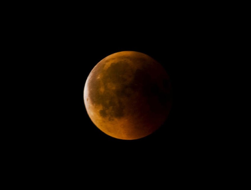 Pełnia i zaćmienie w jedną noc. Wilczy Księżyc zachwycił! (ZDJĘCIA Czytelników)