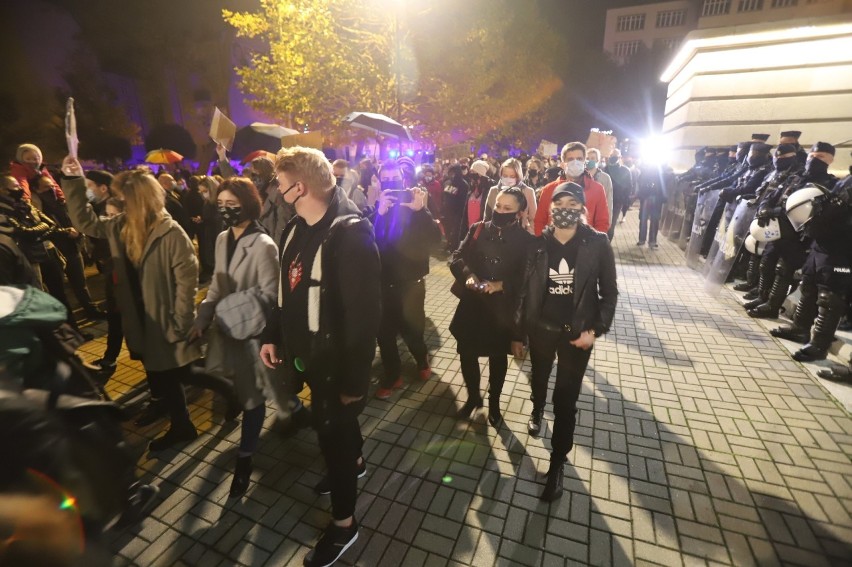 Generalny strajk kobiet przeciw zaostrzeniu prawa aborcyjnego. Dziś protest sparaliżuje całą Polskę