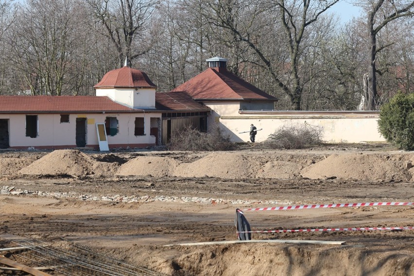 Budowa letnich basenów przy ulicy Stromej w Legnicy.