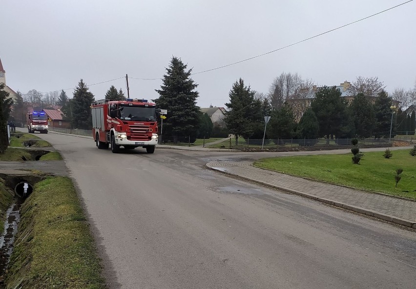 Paliło się w garażu w Kaszycach w powiecie przemyskim. Do pożaru wyjechali strażacy z Przemyśla i Orłów