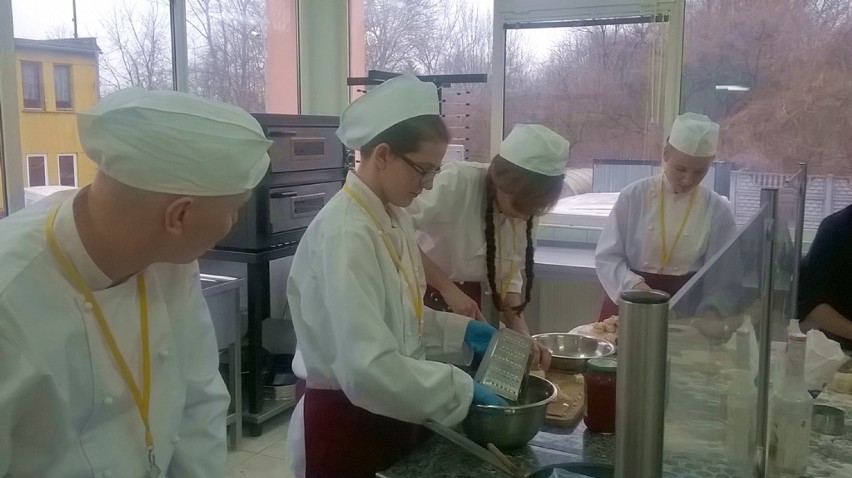 Uczniowie ZSZ z „Nauki”, przyszli mistrzowie kuchni,...
