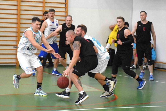 W turnieju koszykarskim "Przyjaciele OSiR dla Niepodległej", rozegranym w Inowrocławiu z okazji Święta Niepodległości rywalizowało 9 amatorskich drużyn