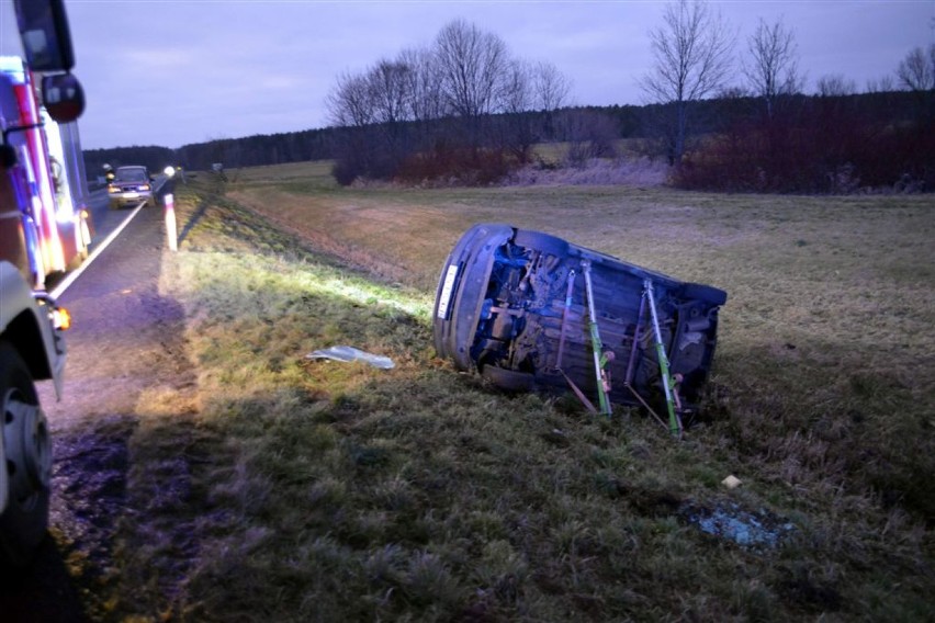 RACOT. Wypadek na drodze z Racotu do Kościana. Prawdopodobny sprawca odjechał [ZDJĘCIA] 