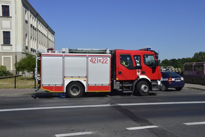 Samochód zaczął się palić na moście