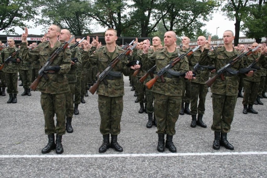 Jedne a ostatnich przysiąg wojskowych w Żaganiu i...