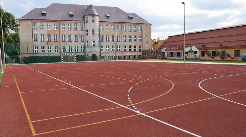 Boisko wielofunkcyjne przy "jedynce" jest już gotowe.