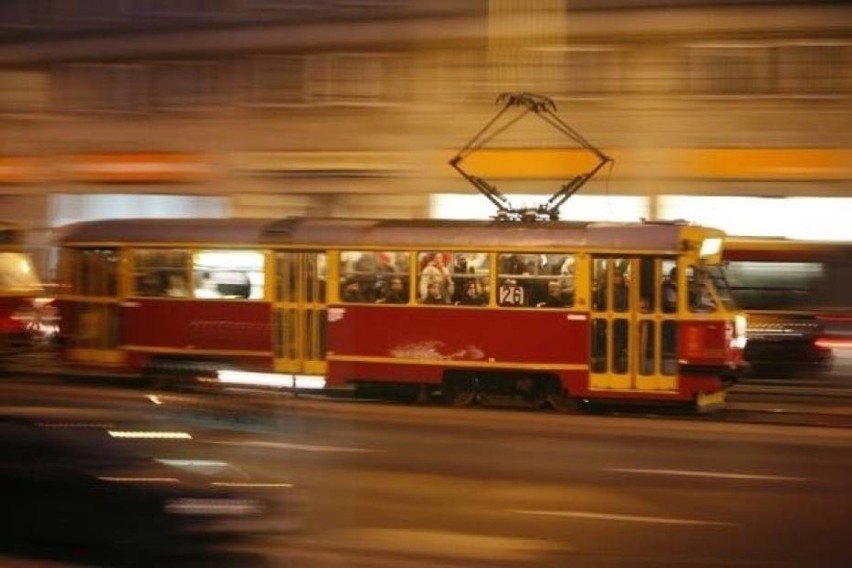 W weekend tramwajarze wyremontują tory na łuku z ul....