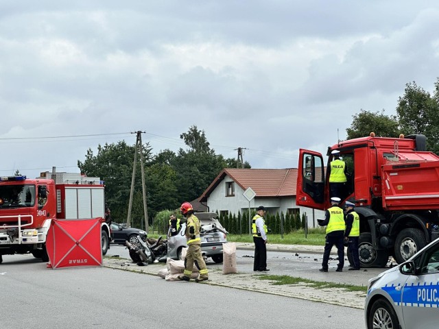 Tragiczny wypadek w Świniarsku. Droga jest zablokowana