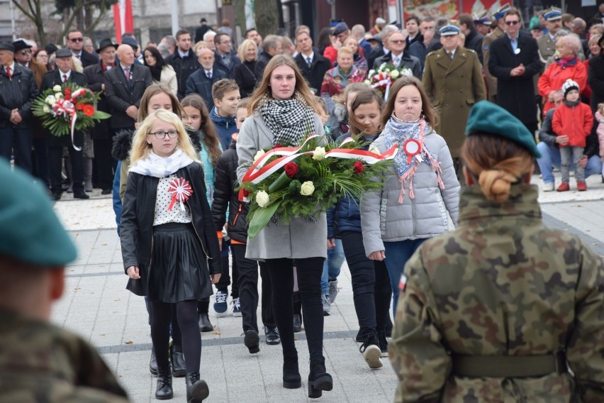 Święto Niepodległości 2018 w Sieradzu. W 100. rocznicę 11 Listopada odbyła się tradycyjna uroczystość pod pomnikiem Piłsudskiego (zdjęcia)