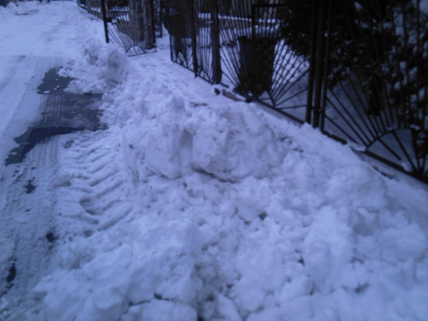 List Czytelnika: Mieszkanka Świętochłowic żąda usunięcia śniegu przez firmę odśnieżającą ulice