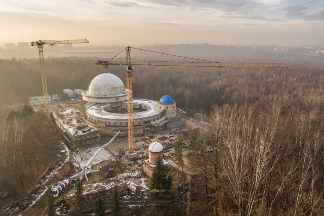 Widać postęp prac. Tak zmienia się Planetarium Śląskie w Chorzowie