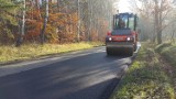 Mieszkańcy dzielnicy Koźmin w Jaworznie cieszą się nowym asfaltem na zapomnianej ulicy Jesiennej