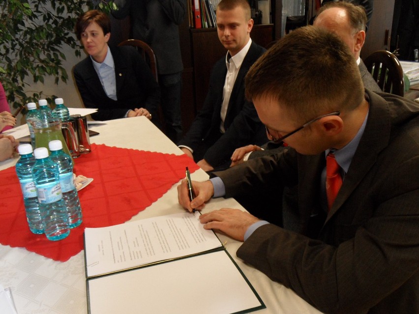 Ornontowice: ZSP podpisał umowę z Hutą Szkła Orzesze