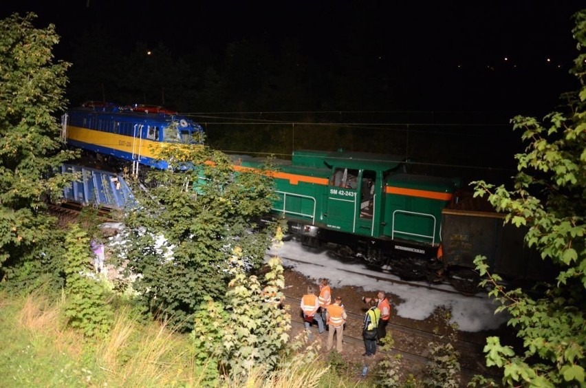 Zderzenie dwóch pociągów w Tczewie. Ranny został jeden z maszynistów [ZDJĘCIA]