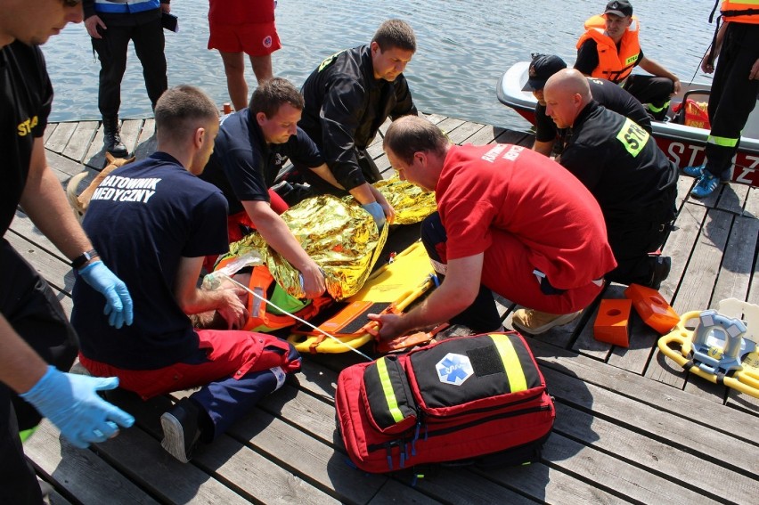 Zderzenie dwóch łodzi na zalewie w Poraju: cztery osoby ranne. To scenariusz ćwiczeń strażaków
