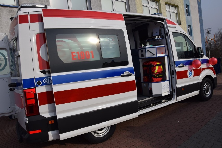 Nowa karetka dla sieradzkiego szpitala już jest. Ambulans kupiony został za 350 tys. zł z rządowej rezerwy budżetowej