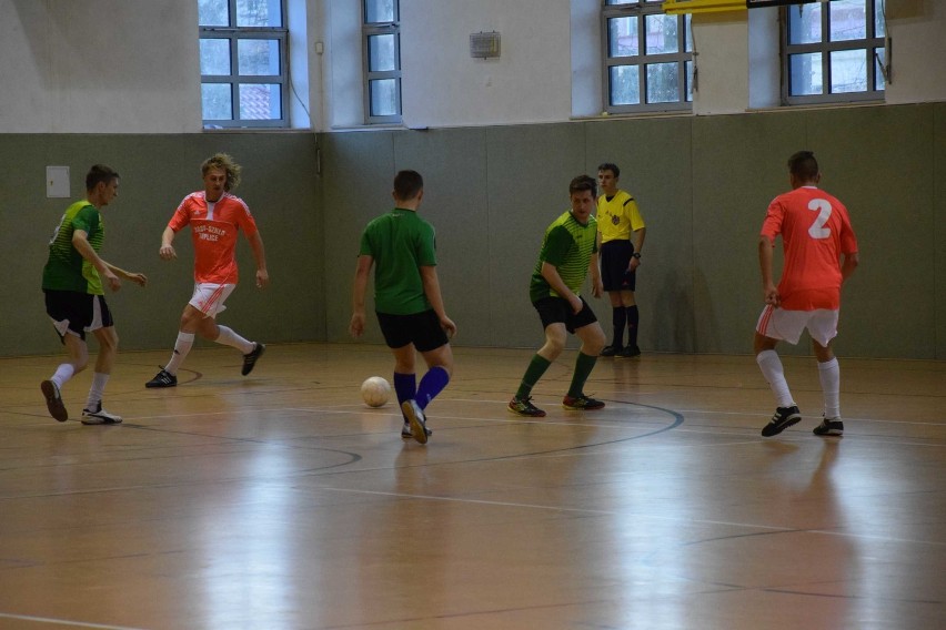 Pierwsze mecze w Żarskiej Lidze Futsalu[ZDJĘCIA]