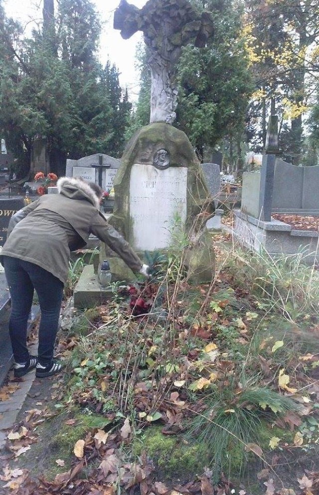 Porządkowanie grobów w Piotrkowie