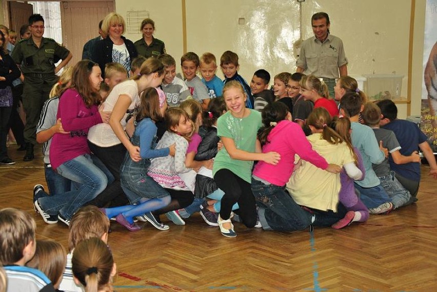 Uczniowie podczas zabawy