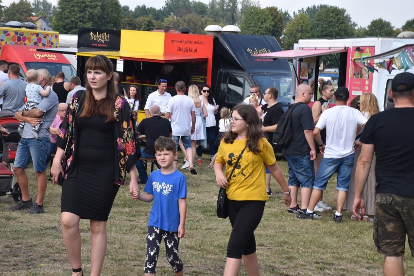 Zlot Food Trucków 2022 w Pleszewie. Smakołyki z furgonetki,...