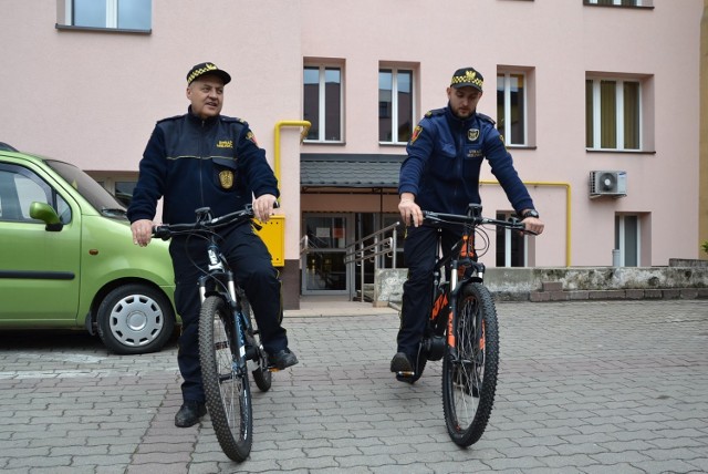 Nowa Ruda: Strażnicy miejscy na rowerach wspomaganych elektrycznie |  Kłodzko Nasze Miasto
