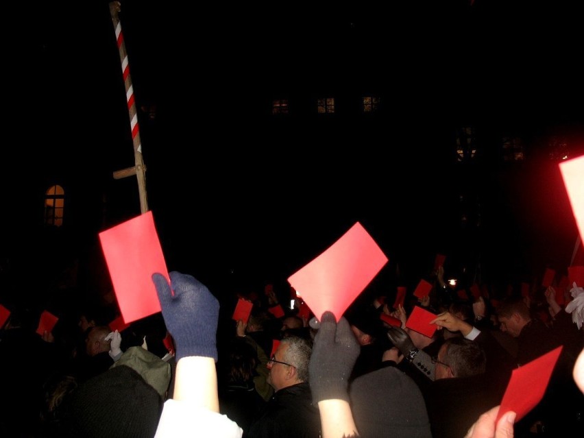 Wielka antyrządowa manifestacja przeszła ulicami Warszawy [Wideo]