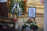 Pogrzeb Bogdana Sawickiego. Kilkaset osób przyszło pożegnać znanego dziennikarza [ZDJĘCIA]