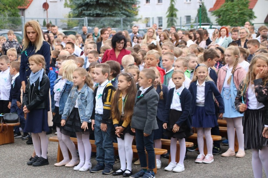 Rozpoczęcie nowego roku szkolnego w złotowskiej trójce