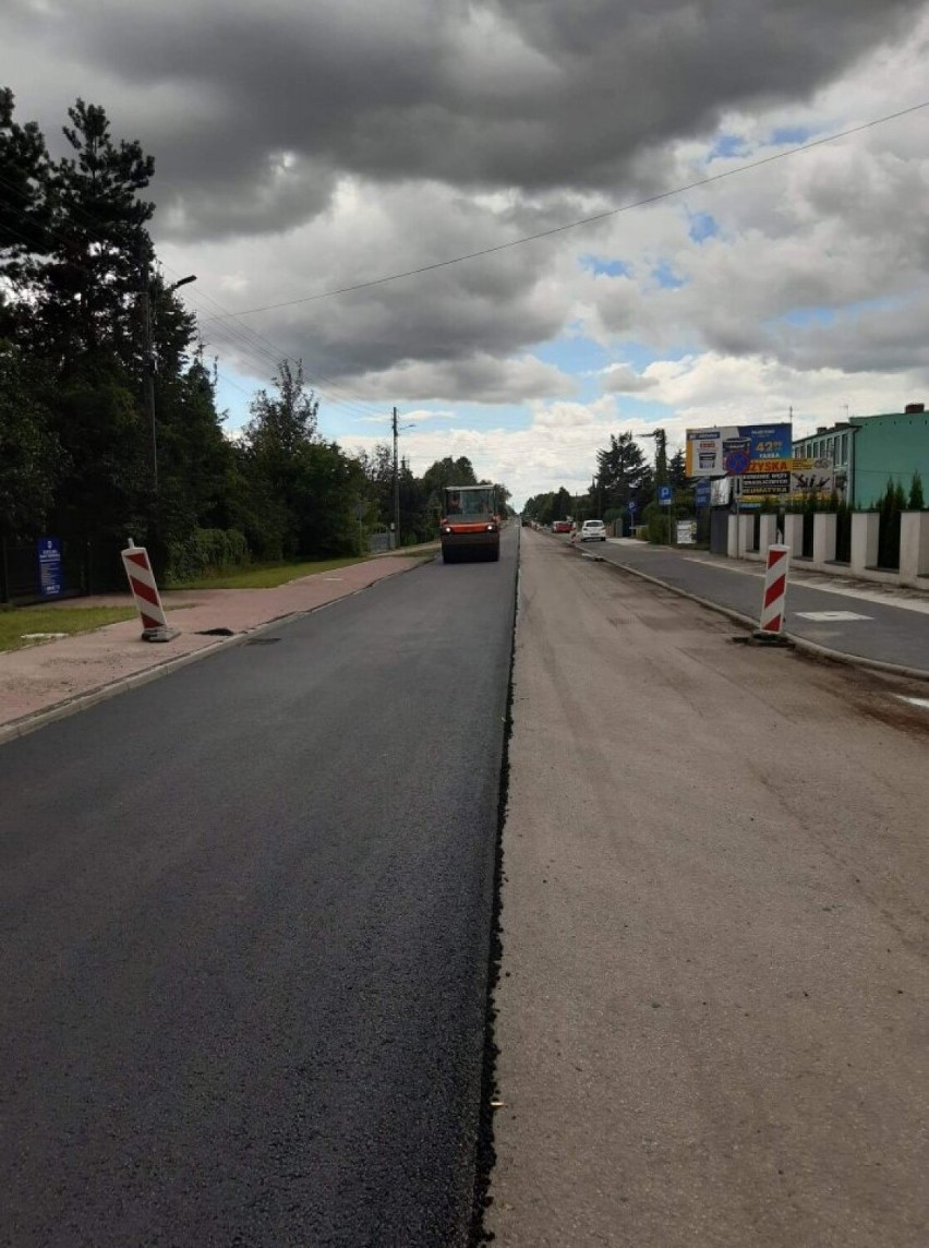 Nowy asfalt na drodze powiatowej z Pajeczna w kierunku Rząśni 