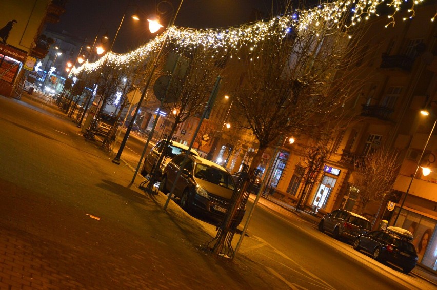 Nysa już przystrojona iluminacjami! Zobacz jak wyglądają świąteczne ozdoby w mieście