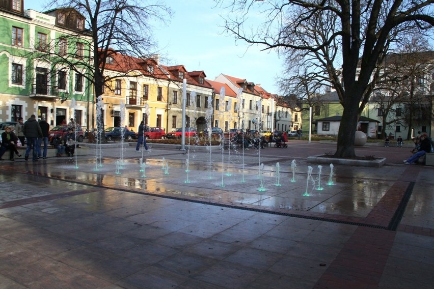 Zamość: Rynek Wodny po remoncie (ZDJĘCIA)