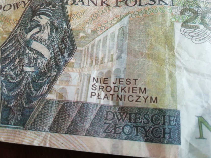 Uwaga na fałszywe banknoty. Tzw. banknoty prezentowe pojawiły się w Łódzkiem [ZDJĘCIA]