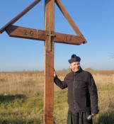 Między Sobczycami a nieistniejącą wsią Rapocin poświęcono przydrożny, drewniany krzyż