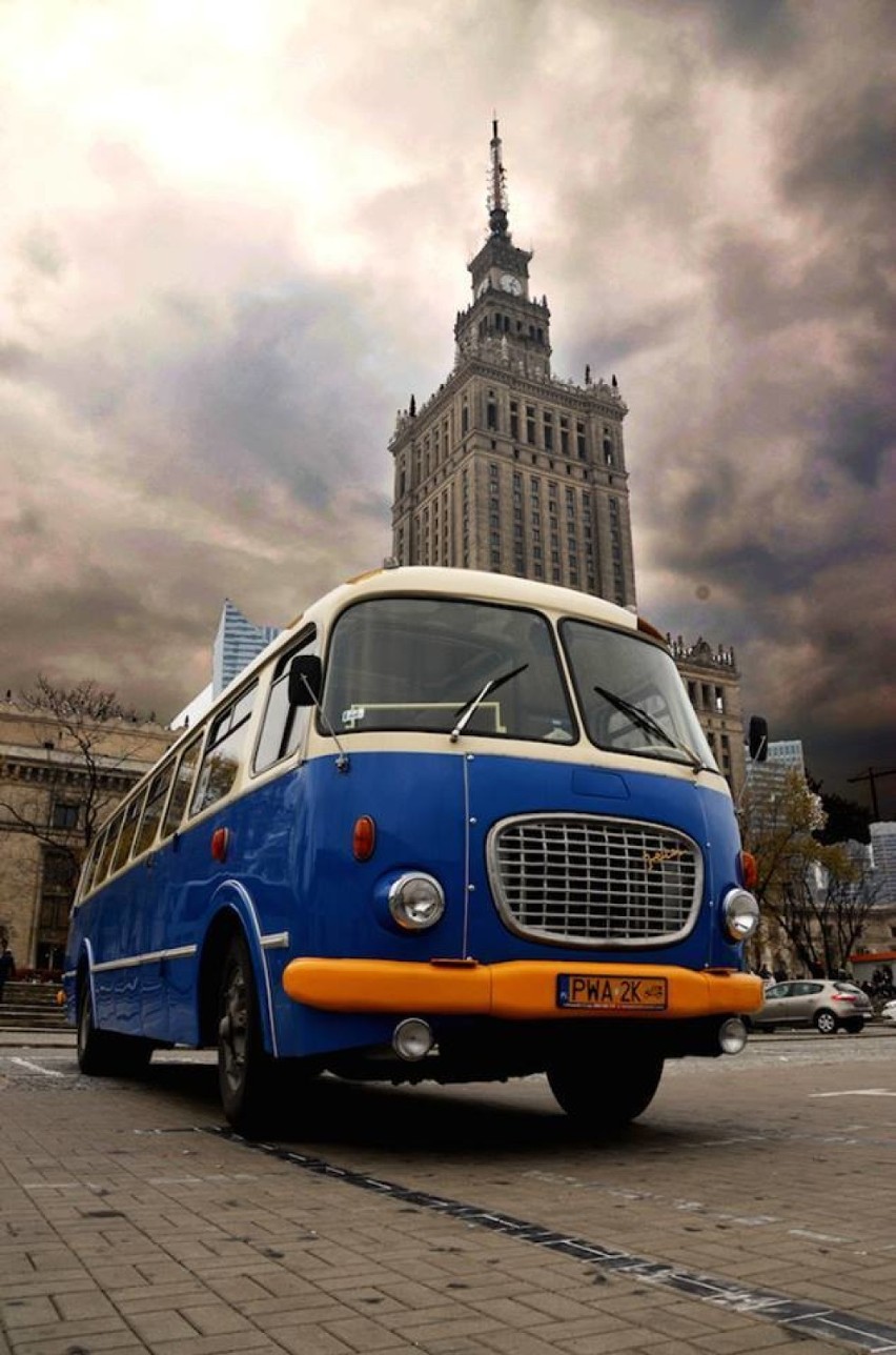 Ogórkiem po Warszawie. Ruszają podróże zabytkowym autobusem...