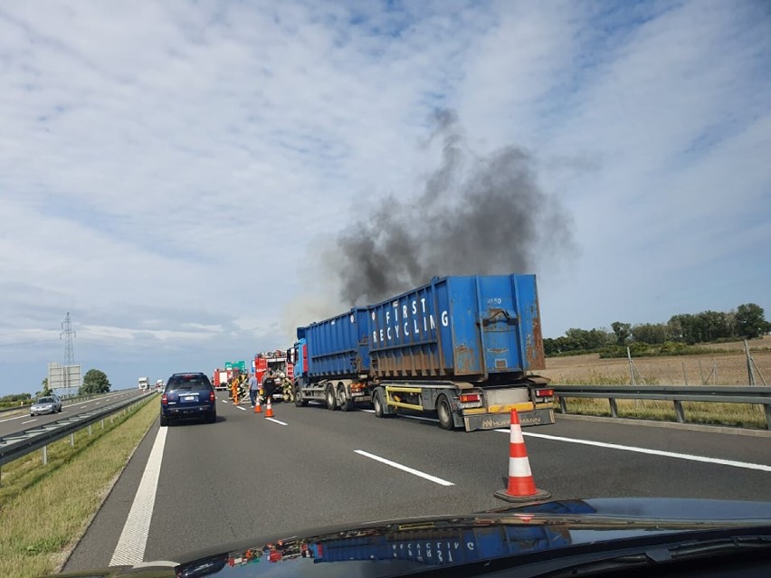 Gniezno-Łubowo. Na trasie S5 doszło do pożaru samochodu