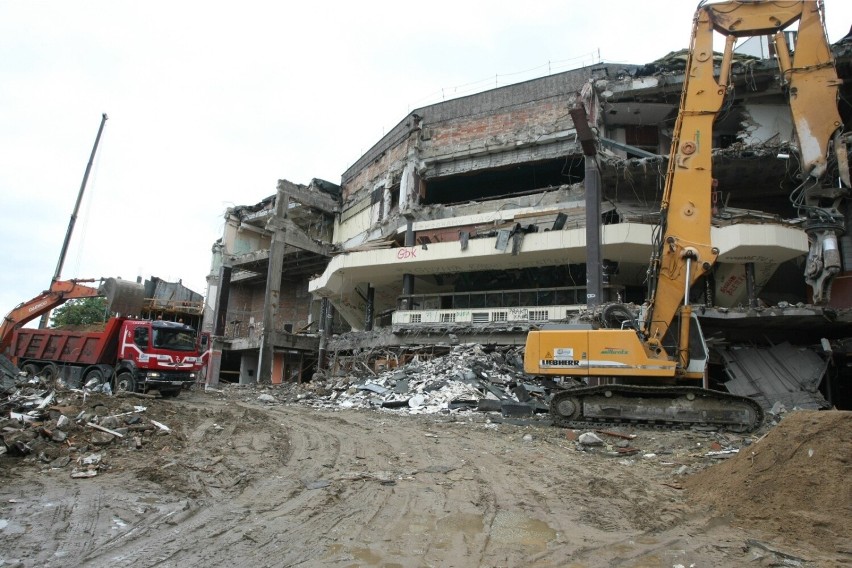 Rozbieranie starego Teatru Muzycznego w Gdyni/rok 2012