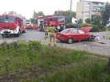 Wypadek na rondzie u zbiegu Milenijnej i Dzieci Polskich w Tomaszowie Maz. Kierowca był pijany [ZDJĘCIA]