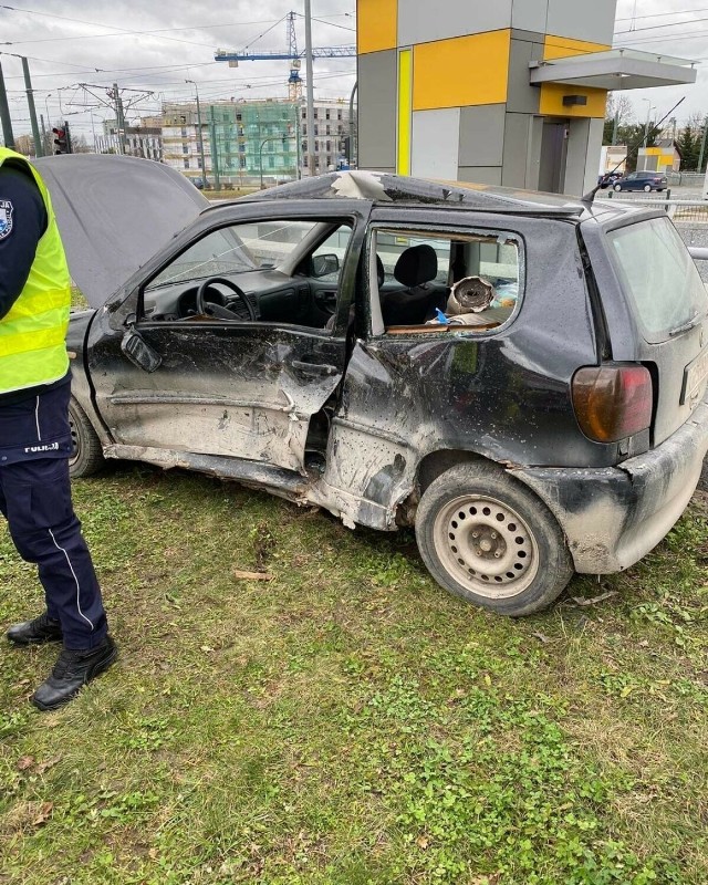 Na rondzie Czyżyńskim zderzyły się dwa samochody. Są utrudnienia w ruchu