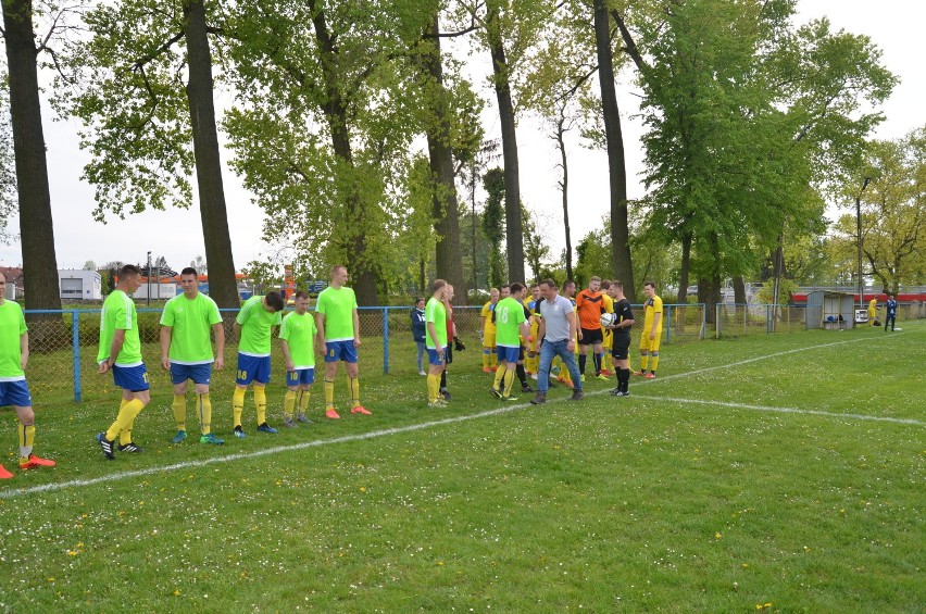 Mecz GKS Lechita Kłecko Lechita vs AP Błękitni Owińska. Lechita rozgromił na własnym stadionie