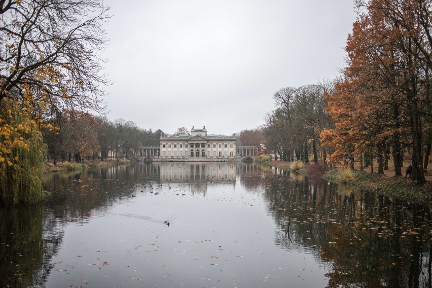 Łazienki Królewskie jesienią. Wirtualny spacer po...