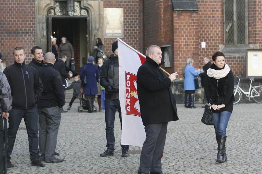 Protestowali przeciwko wynikom wyborów w Legnicy (ZDJĘCIA)