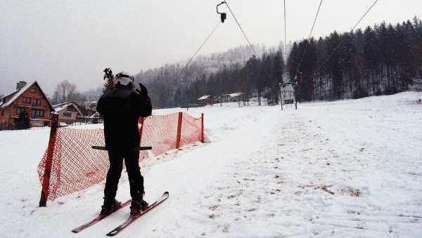 W tym sezonie do Szczyrku przyjechało niewielu narciarzy.